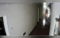 因室友电瓶燃爆烧伤案民事诉讼开庭，当事人：曾反复要求别带上楼，回来太晚没发现在充电